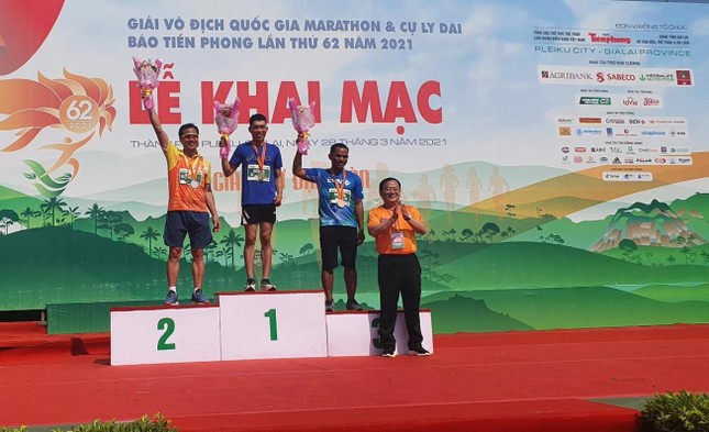 Màu áo BIDV nhuộm xanh giải vô địch quốc gia Marathon 2021 ảnh 15