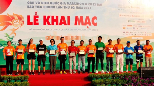 Màu áo BIDV nhuộm xanh giải vô địch quốc gia Marathon 2021 ảnh 19