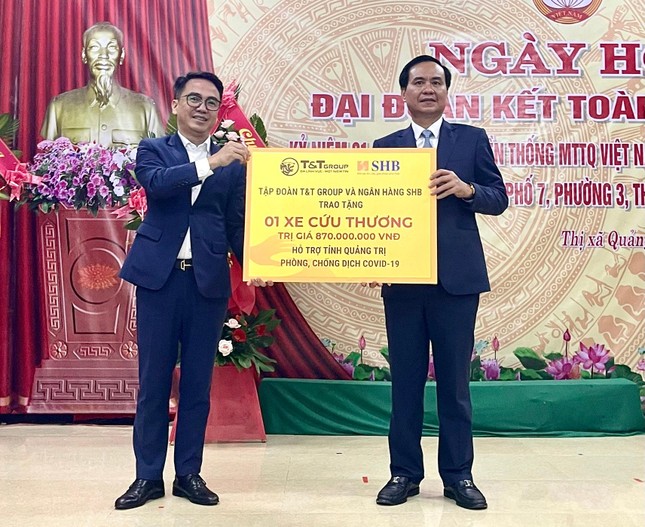 T&T Group và SHB trao tặng xe cứu thương hỗ trợ Quảng Trị - Quảng Bình chống dịch ảnh 1