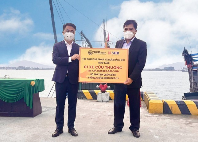 T&T Group và SHB trao tặng xe cứu thương hỗ trợ Quảng Trị - Quảng Bình chống dịch ảnh 2