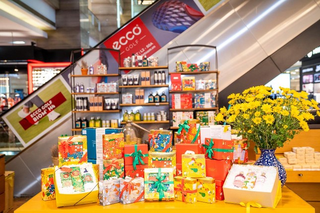 Vincom Black Friday: Khách hàng rộn ràng xếp hàng săn sale “khủng” ảnh 6