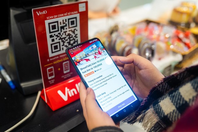 Vincom Black Friday: Khách hàng rộn ràng xếp hàng săn sale “khủng” ảnh 8
