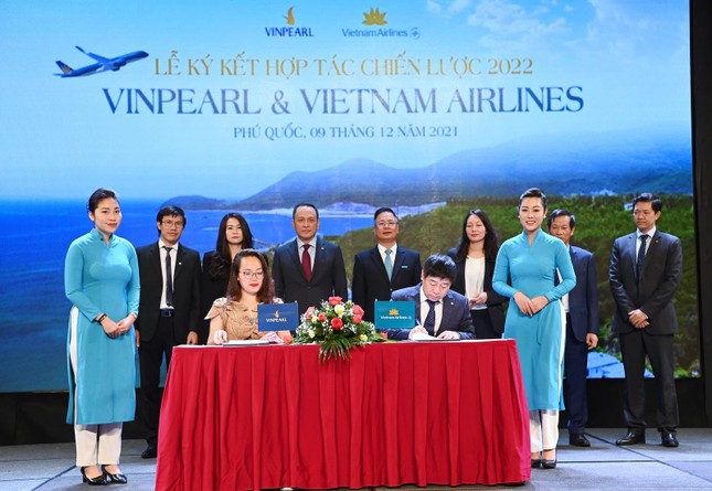 Vietnam Airlines và Vinpearl ký kết hợp tác phát triển sản phẩm hàng không - du lịch ảnh 1