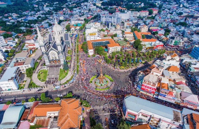 Bình Dương tăng tốc đầu tư công, phát triển đô thị thông minh hiện đại ảnh 1