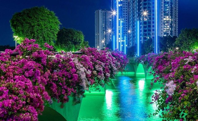 Ecopark chi chục tỷ tổ chức đại nhạc hội và phủ rợp khu đô thị bằng pháo hoa ảnh 2