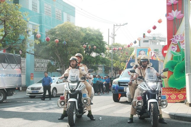 Phạt nặng người lái xe uống bia, rượu, gây rối trong ngày Quốc khánh ảnh 1