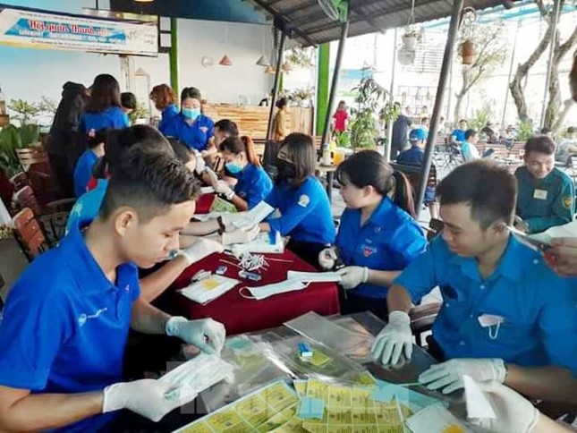 Tuổi trẻ Bình Dương sáng tạo giúp dân chống dịch Covid-19 ảnh 2