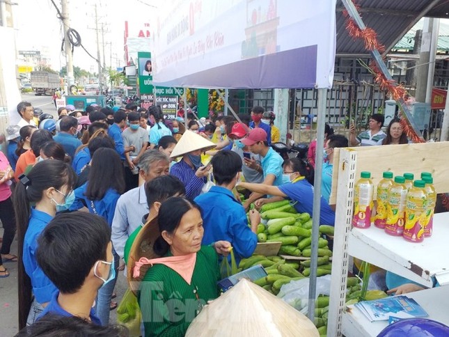 Thanh niên Bình Dương mở siêu thị 0 đồng cho người lao động khó khăn ảnh 2