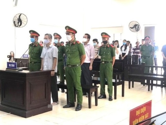 Sai phạm liên quan đến đất đai, cựu Bí thư TX Bến Cát bị kết án 10 năm tù ảnh 1