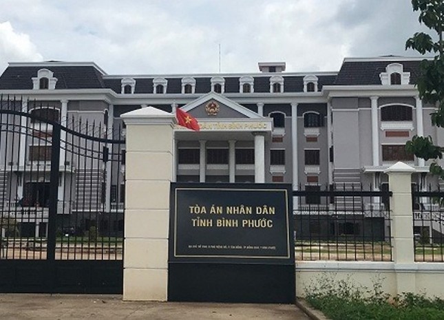 Uống thuốc tự tử tại tòa: Bị cáo có hành vi côn đồ, đâm người sau khi ghẹo gái nhà lành ảnh 1