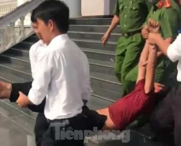 Vụ bị cáo uống thuốc tự tử tại tòa: Ra quyết định thi hành án tù giam ảnh 1