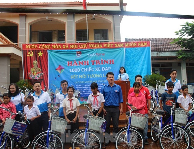 Tuổi trẻ Bình Phước tiếp sức cho học sinh, chiến sĩ vùng biên giới ảnh 1