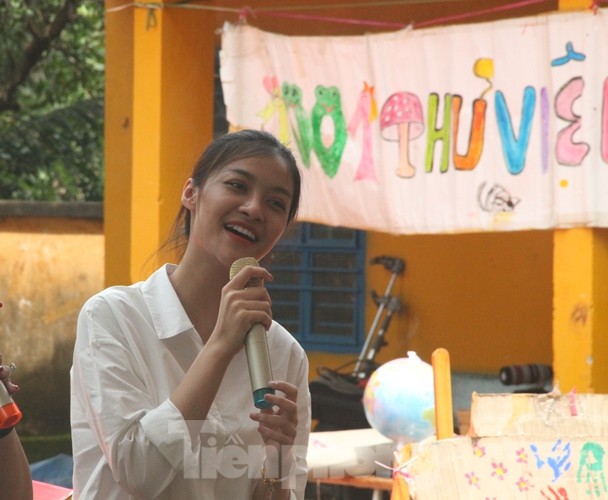 'Người đẹp nhân ái': Thí sinh HHVN 2020 mang sách đến trẻ em vùng sâu ảnh 7