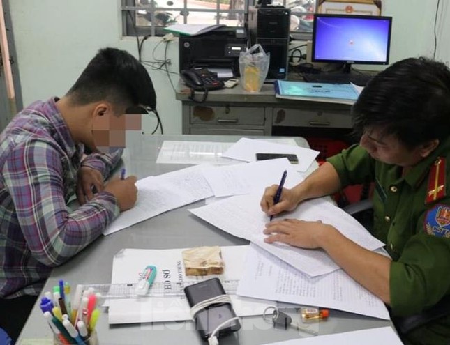 Quay cảnh bốc đầu xe đưa lên TikTok, thanh niên bị phạt hơn 9 triệu đồng ảnh 2