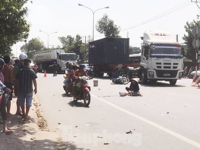 Va chạm với xe tải, hai 2 ông cháu tử vong ảnh 1