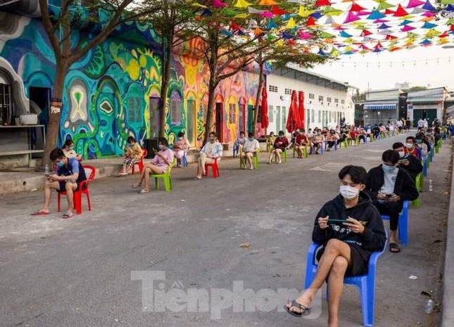 Những hình ảnh ấn tượng bên trong khu bị phong tỏa ở Bình Dương ảnh 1