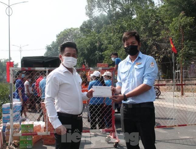 Những hình ảnh ấn tượng bên trong khu bị phong tỏa ở Bình Dương ảnh 7