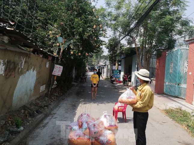 Tuổi trẻ đất Thủ mở ‘Gian hàng 0 đồng’ phục vụ dân khu vực bị phong tỏa ảnh 4