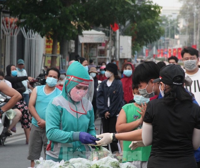 Tuổi trẻ đất Thủ mở ‘Gian hàng 0 đồng’ phục vụ dân khu vực bị phong tỏa ảnh 3