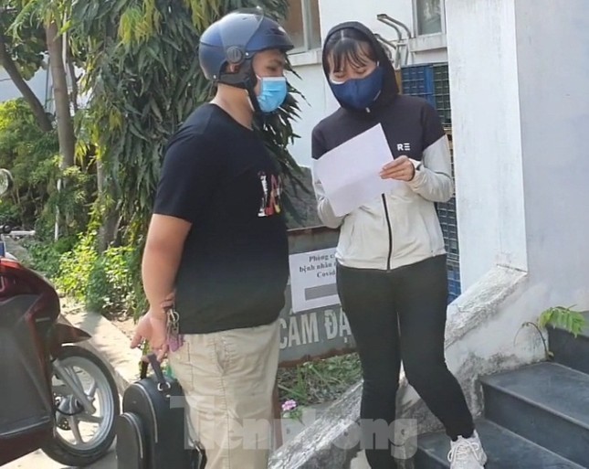 Trở lại làm việc sau Tết, công nhân ồ ạt đến trạm y tế khai báo ảnh 6