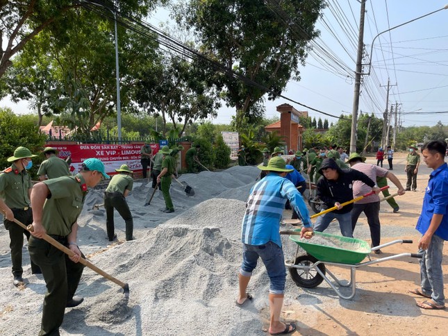 Loạt hành động ý nghĩa mừng sinh nhật Đoàn của tuổi trẻ Công an Bình Dương ảnh 2