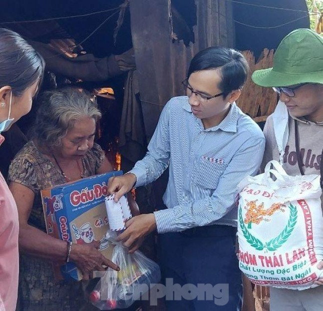 Thắp niềm vui cho hơn 400 trẻ em dân tộc thiểu số vùng biên giới ảnh 2
