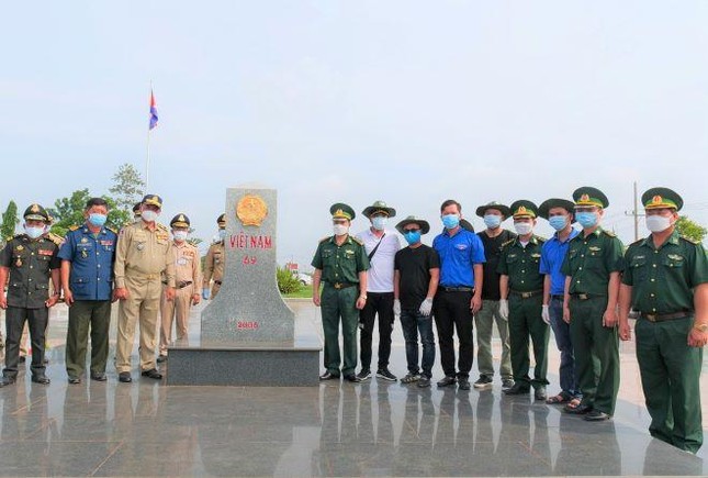 Thanh niên Bình Phước tiếp sức các lực lượng Campuchia phòng, chống dịch ảnh 1