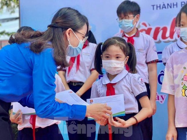 Chăm lo đời sống cho thanh niên công nhân và thiếu nhi có hoàn cảnh khó khăn ảnh 2