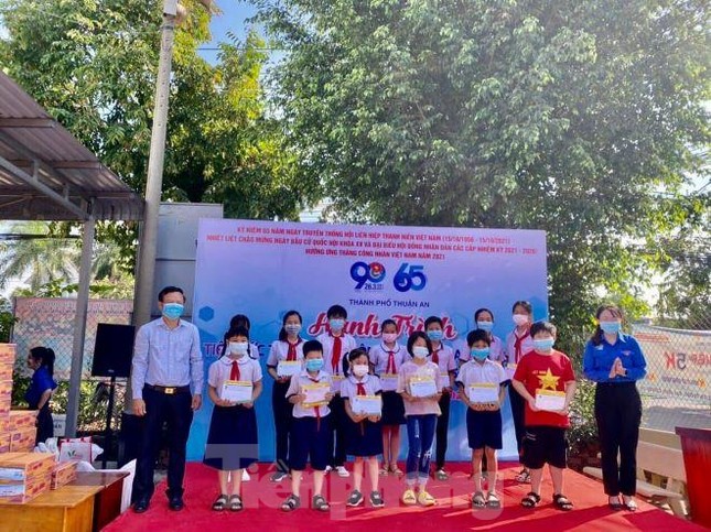 Chăm lo đời sống cho thanh niên công nhân và thiếu nhi có hoàn cảnh khó khăn ảnh 3