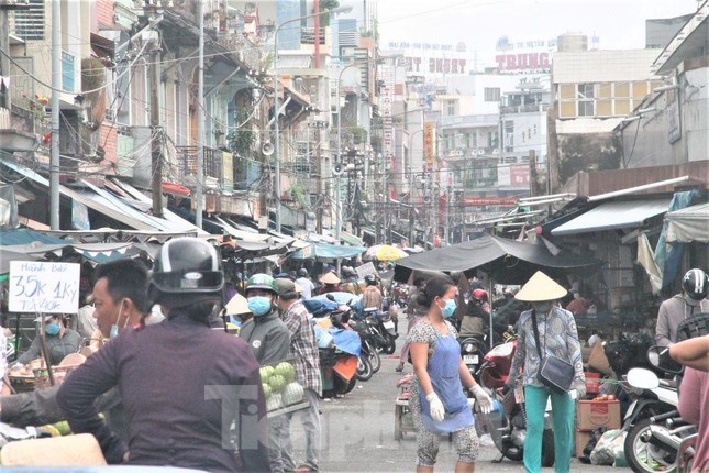Ca mắc COVID-19 ở Bình Dương có xu hướng tăng nhưng ở mức ‘thích ứng an toàn’ ảnh 1