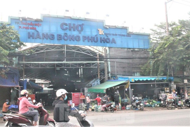 Chợ lớn nhất Bình Dương hoạt động trở lại, Buôn Ma Thuột dừng phục vụ ăn uống tại chỗ ảnh 3