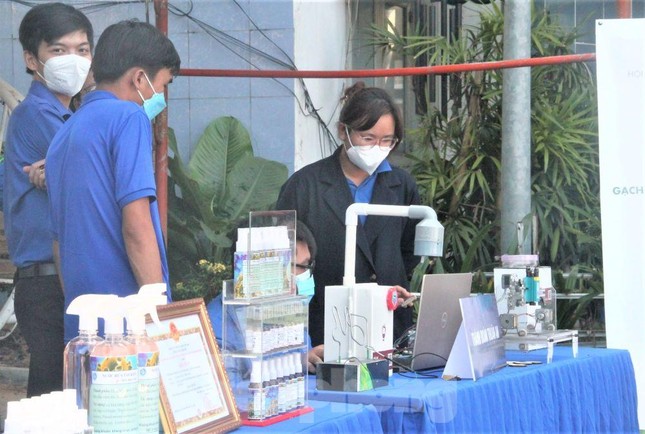 Bình Dương tuyên dương tình nguyện viên chống dịch ảnh 8