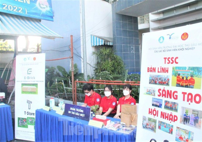 Bình Dương tuyên dương tình nguyện viên chống dịch ảnh 10