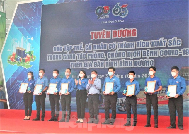 Bình Dương tuyên dương tình nguyện viên chống dịch ảnh 4