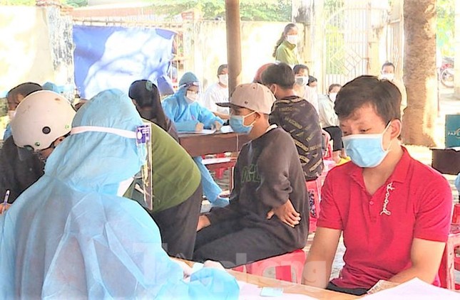 Lần đầu tiên trẻ em vùng biên giới được tiêm vắc xin phòng COVID-19 ảnh 2