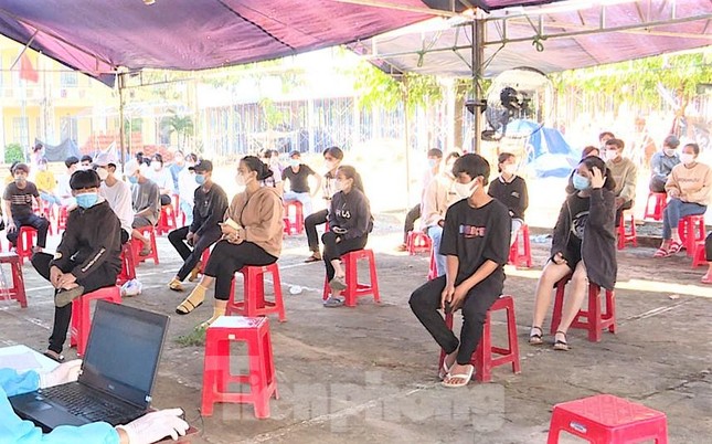 Lần đầu tiên trẻ em vùng biên giới được tiêm vắc xin phòng COVID-19 ảnh 1