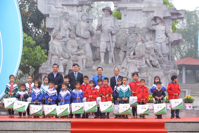 Kỷ niệm 70 năm ngày Bác Hồ tặng thơ Thanh niên xung phong ảnh 7