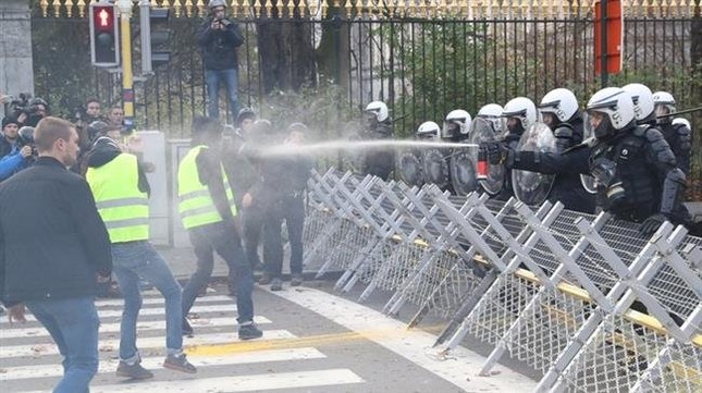 Biểu tình ‘Áo vàng’ lan sáng Bỉ, 450 người bị bắt giữ ảnh 3