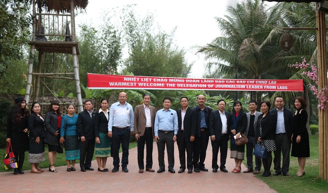 Đoàn lãnh đạo các cơ quan báo chí Lào thăm và làm việc tại Báo Xây dựng ảnh 5