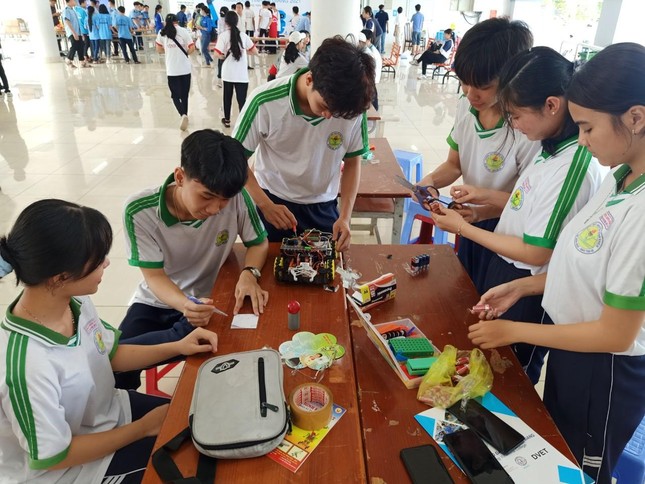 Trường THPT Nguyễn Trung Trực đạt giải nhất cuộc thi Robocon cấp tỉnh ảnh 1