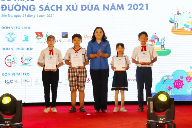 Bồi đắp văn hóa đọc cho bạn trẻ tại Đường sách Xứ Dừa năm 2021 ảnh 1