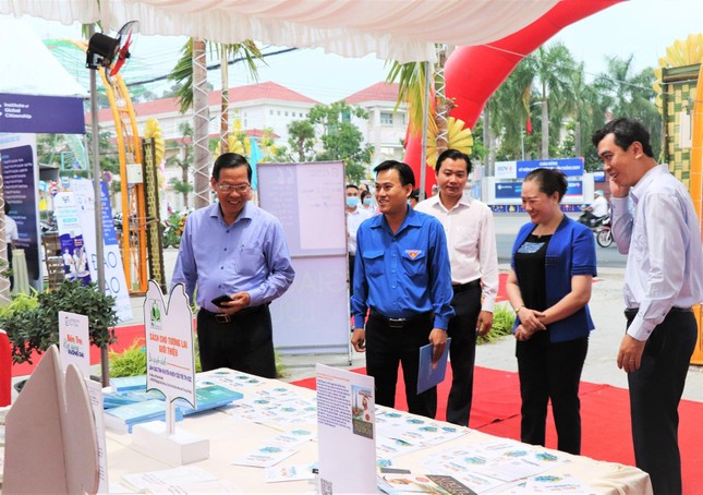 Bồi đắp văn hóa đọc cho bạn trẻ tại Đường sách Xứ Dừa năm 2021 ảnh 2