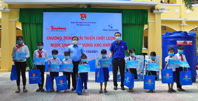 Trao tặng máy lọc nước và bồn chứa nước cho trường học tại Trà Vinh ảnh 5