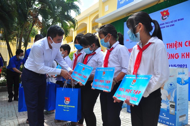 Trao tặng máy lọc nước và bồn chứa nước cho trường học tại Trà Vinh ảnh 8