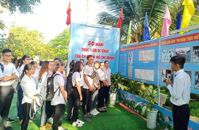 Cần Thơ triển lãm ảnh 50 năm thực hiện Di chúc của Bác ảnh 1