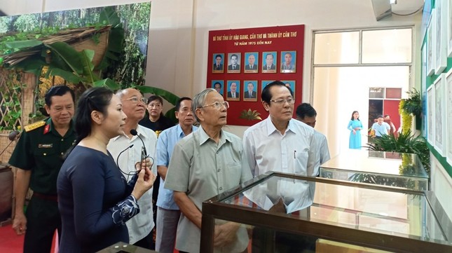 Cần Thơ triển lãm ảnh 50 năm thực hiện Di chúc của Bác ảnh 3