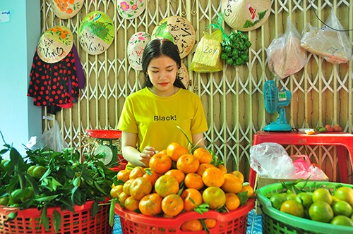 Giới trẻ “thích thú” chụp ảnh quýt hồng cận tết ảnh 8