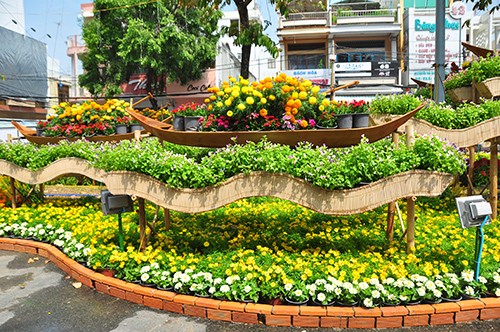 Cận cảnh đường hoa Cần Thơ làm từ 80.000 chậu hoa tươi ảnh 11