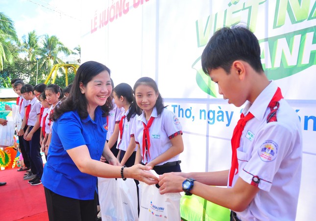 Thiếu nhi vẽ tranh 'Vì một Việt Nam xanh' ảnh 1