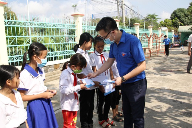 Nhiều hoạt động ý nghĩa 'Tháng Ba biên giới' tại An Giang ảnh 1